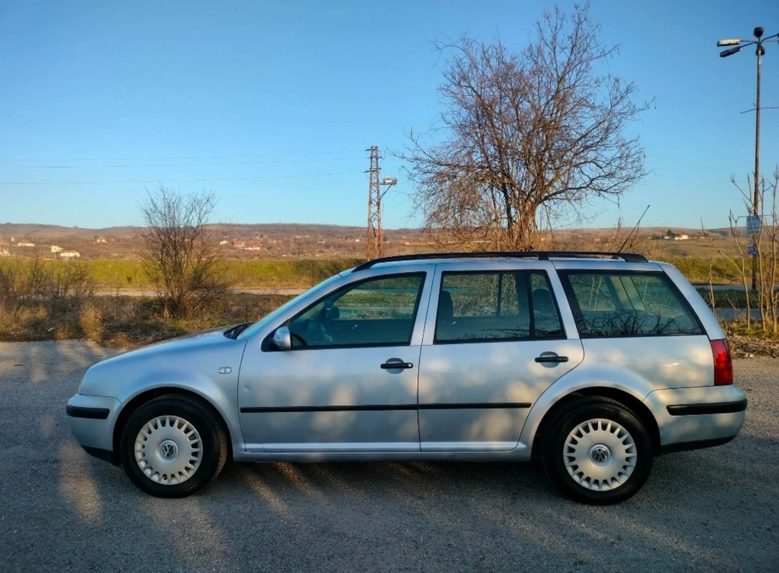 VW Golf 1.9TDI KLIMATRONIK, снимка 3 - Автомобили и джипове - 53818257