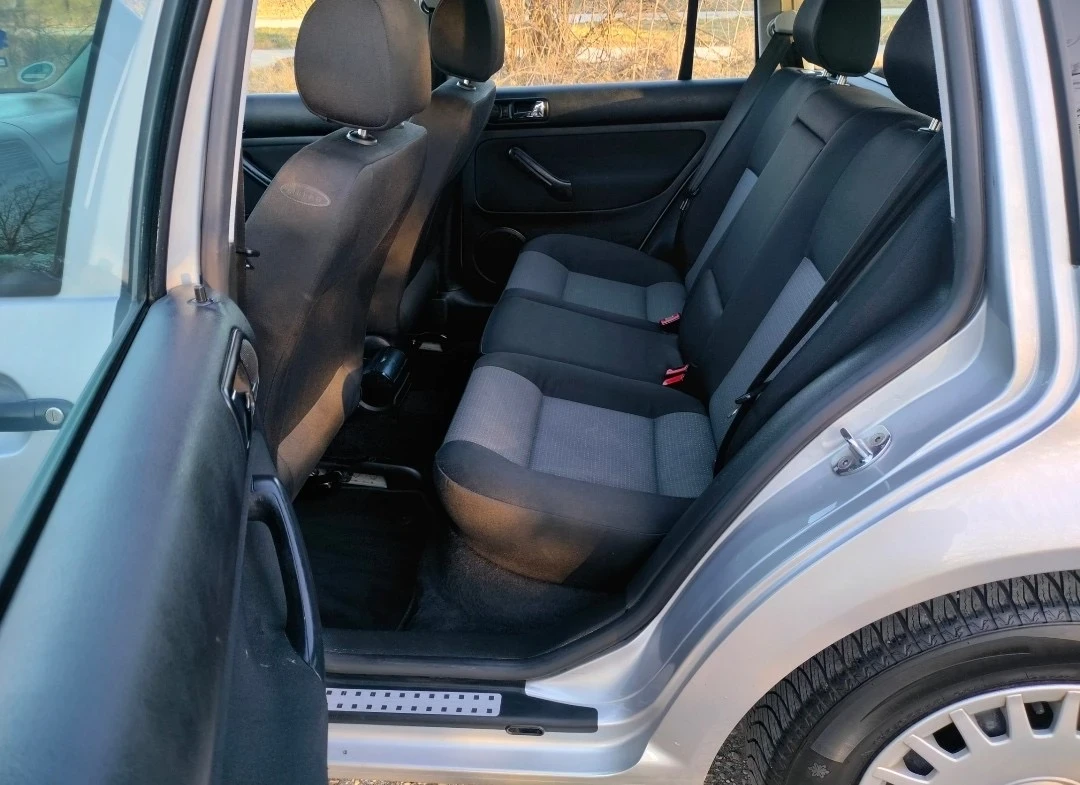 VW Golf 1.9TDI KLIMATRONIK, снимка 12 - Автомобили и джипове - 53818257