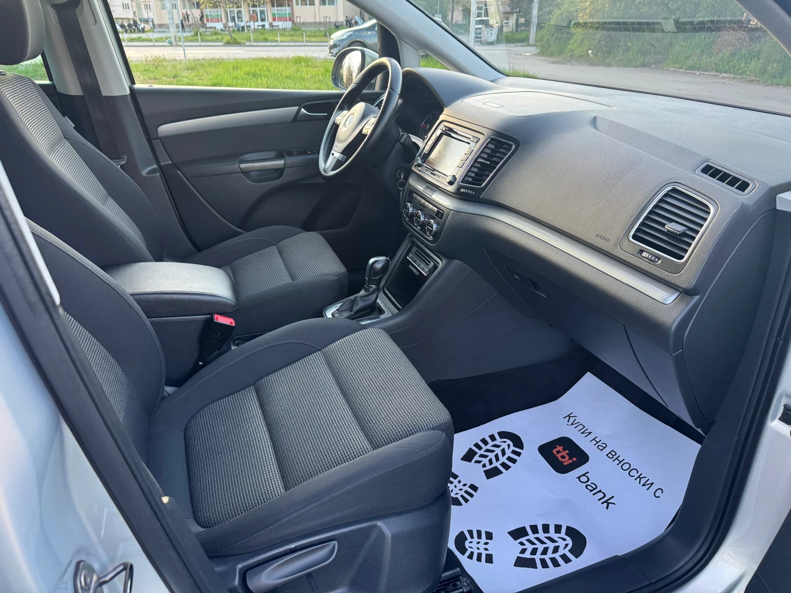 VW Sharan 2.0TDi DSG, снимка 11 - Автомобили и джипове - 54323606