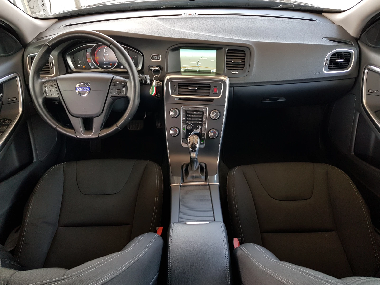 Volvo V60 FACELIFT 2.0D-150 к.с. /02/2016г. АВТОМАТИК ЛИЗИНГ, снимка 10 - Автомобили и джипове - 54970680