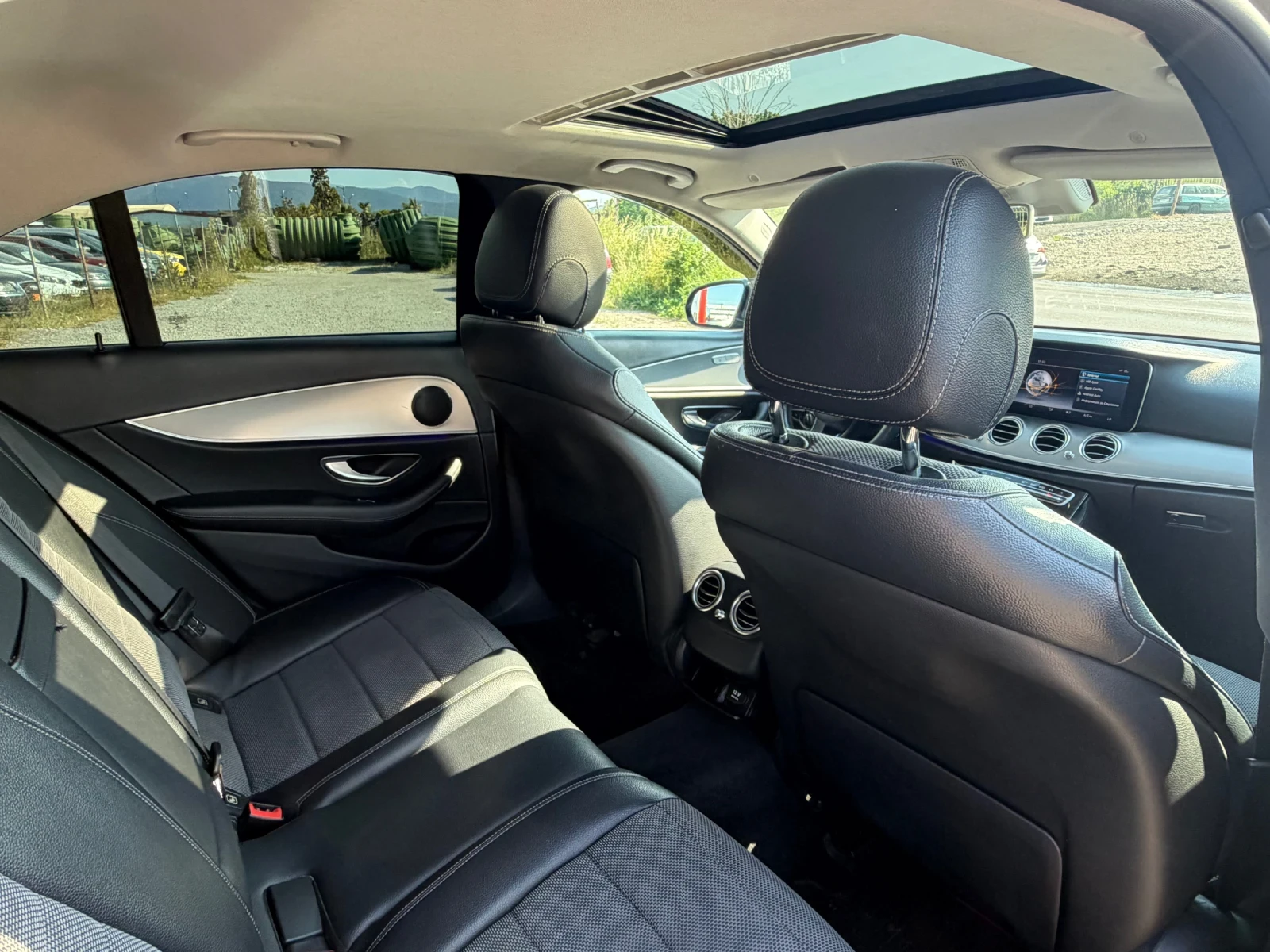 Mercedes-Benz E 220 ТОП* СОБСТВЕН ЛИЗИНГ, снимка 12 - Автомобили и джипове - 55089860