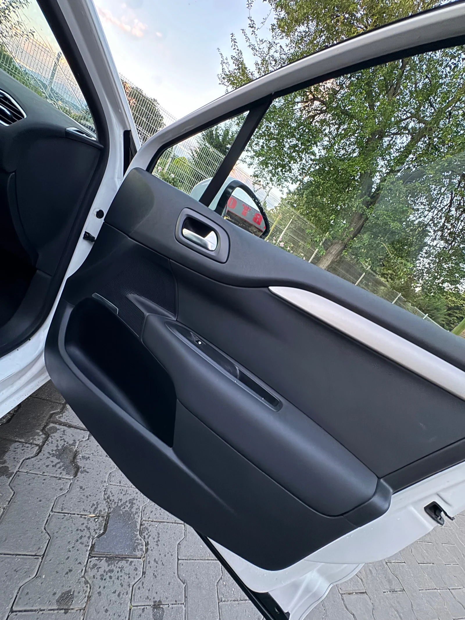 Citroen C4 EHDI, снимка 8 - Автомобили и джипове - 55282636
