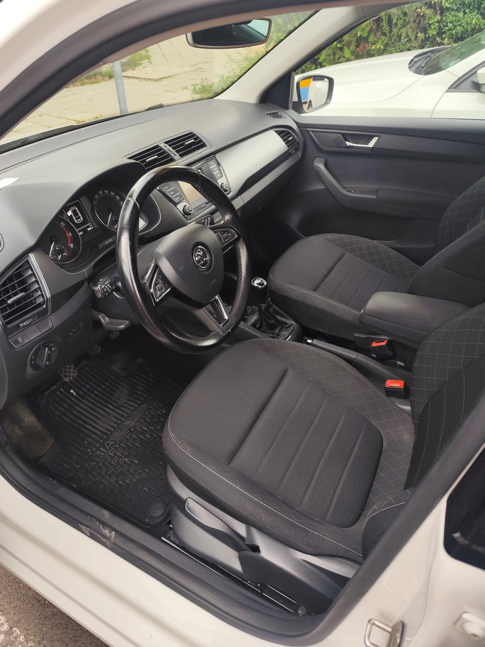 Skoda Fabia tsi , снимка 8 - Автомобили и джипове - 55373677