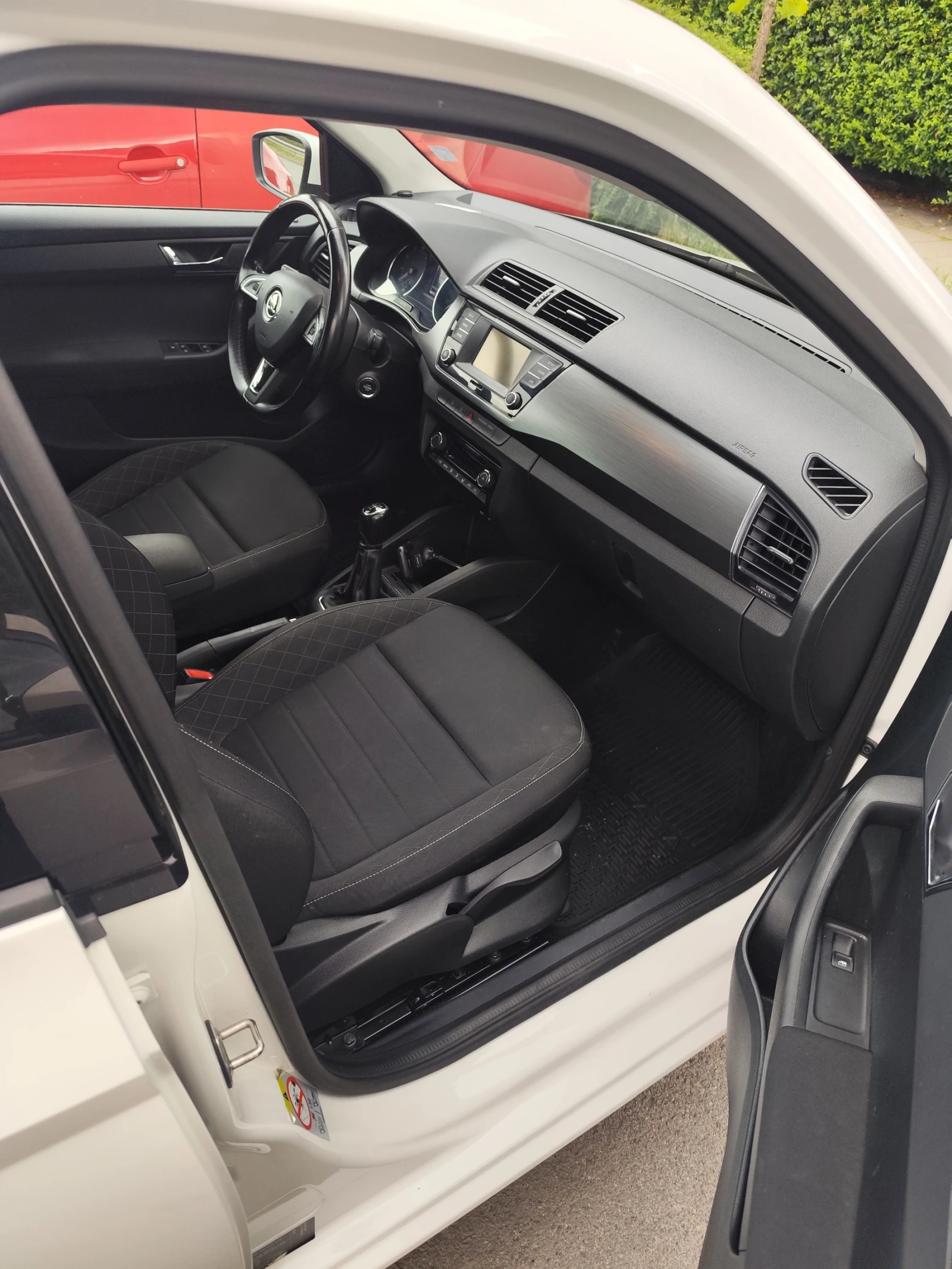 Skoda Fabia tsi , снимка 10 - Автомобили и джипове - 55373677