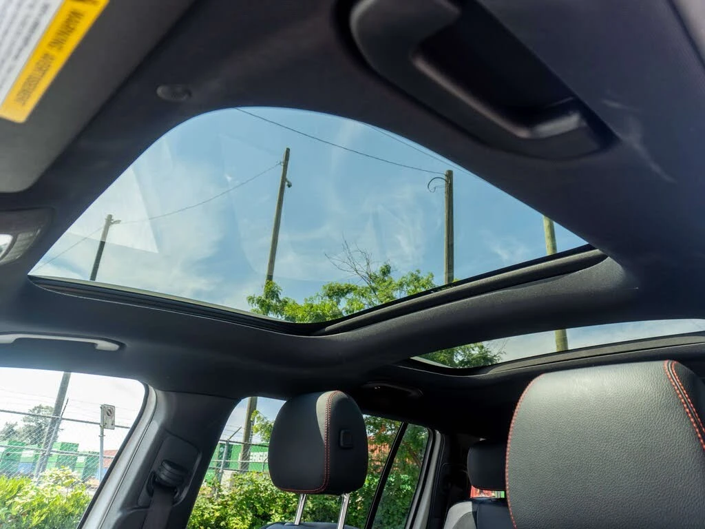 Mercedes-Benz EQB 350* 4MATIC* AMG* ПОДГРЕВ* 360* HUD* PANO* , снимка 10 - Автомобили и джипове - 55466242