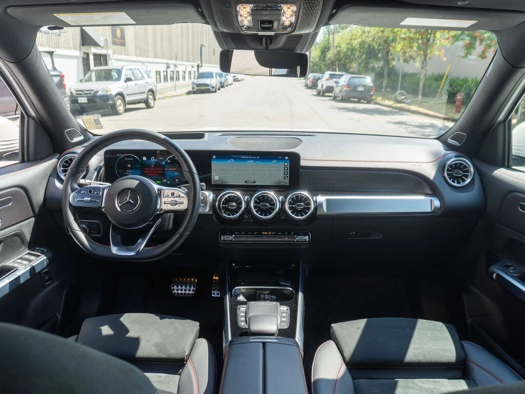 Mercedes-Benz EQB 350* 4MATIC* AMG* ПОДГРЕВ* 360* HUD* PANO* , снимка 16 - Автомобили и джипове - 55466242