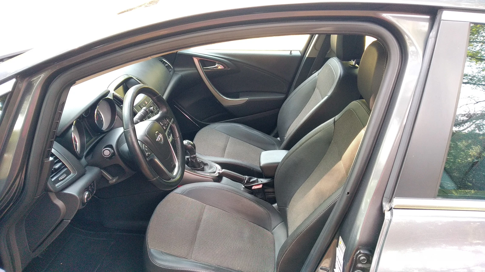 Opel Astra 1.7 CDTI Sports Tourer, снимка 9 - Автомобили и джипове - 55790746
