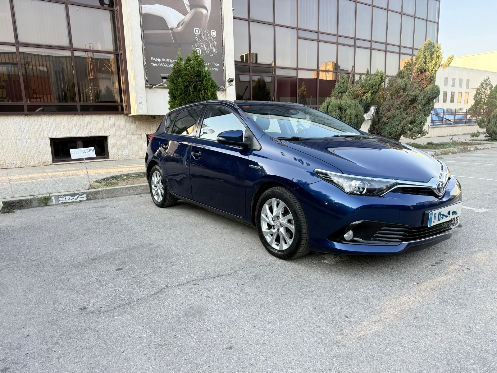 Toyota Auris 1.8 Hybrid , снимка 3 - Автомобили и джипове - 56154320