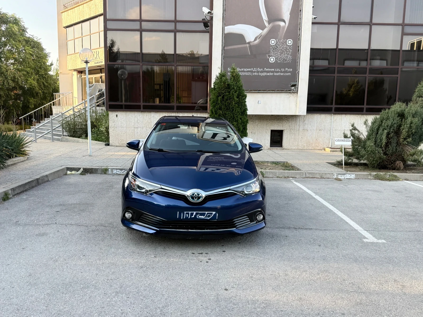 Toyota Auris 1.8 Hybrid , снимка 4 - Автомобили и джипове - 56154320