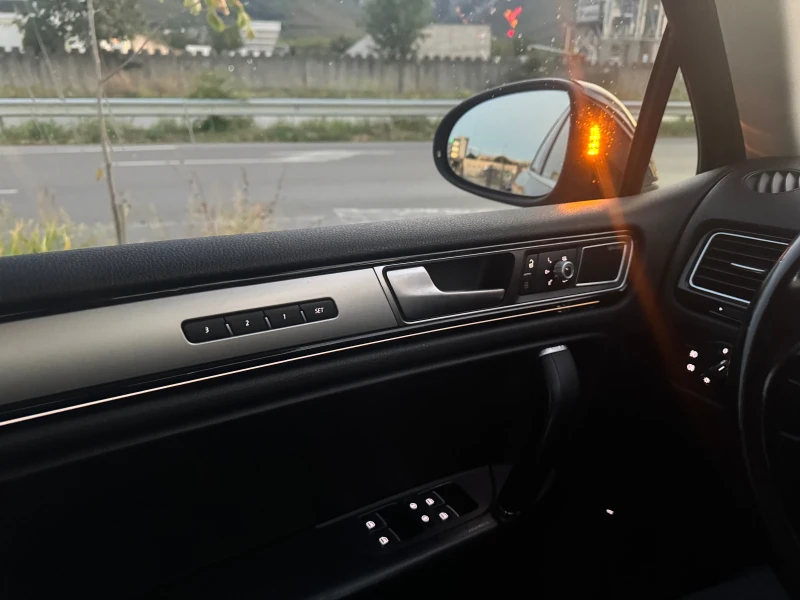 VW Touareg 3.0TDI NAVI AVT FULL, снимка 14 - Автомобили и джипове - 52402266