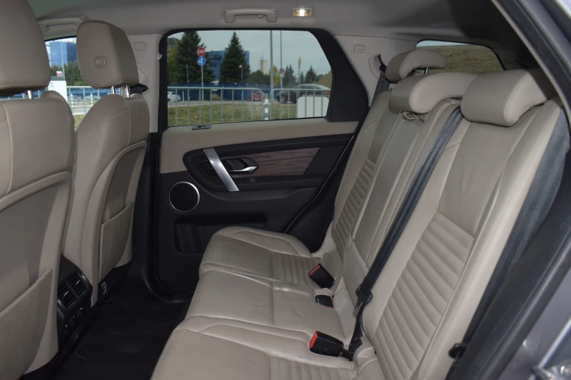 Land Rover Discovery Sport P200i - ПЪРВИ СОБСТВЕНИК / 6+ 1 места, снимка 11 - Автомобили и джипове - 52171161