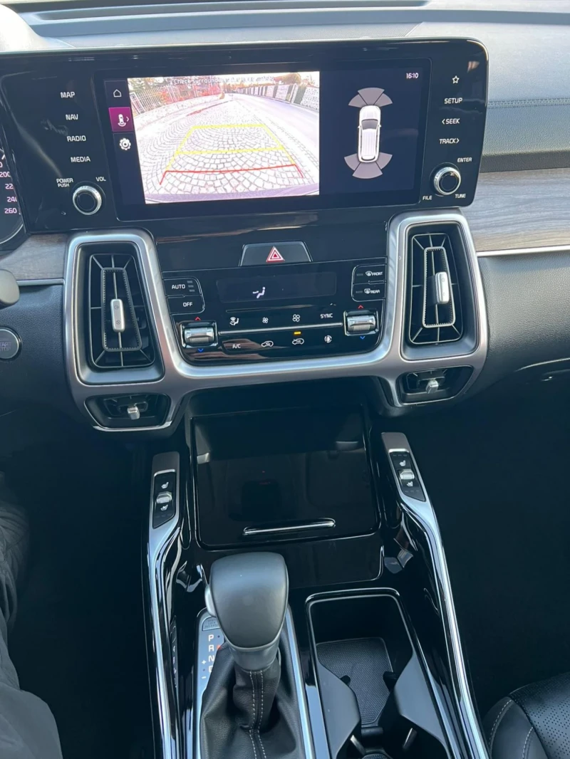 Kia Sorento 2.2 CRDI 202PS.4x4 62 800km., снимка 13 - Автомобили и джипове - 52503750