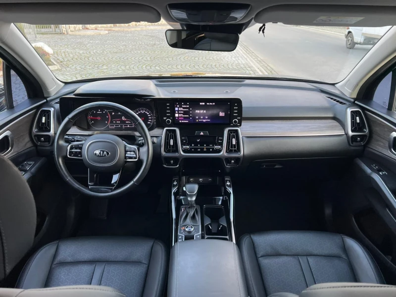 Kia Sorento 2.2 CRDI 202PS.4x4 62 800km., снимка 11 - Автомобили и джипове - 52503750