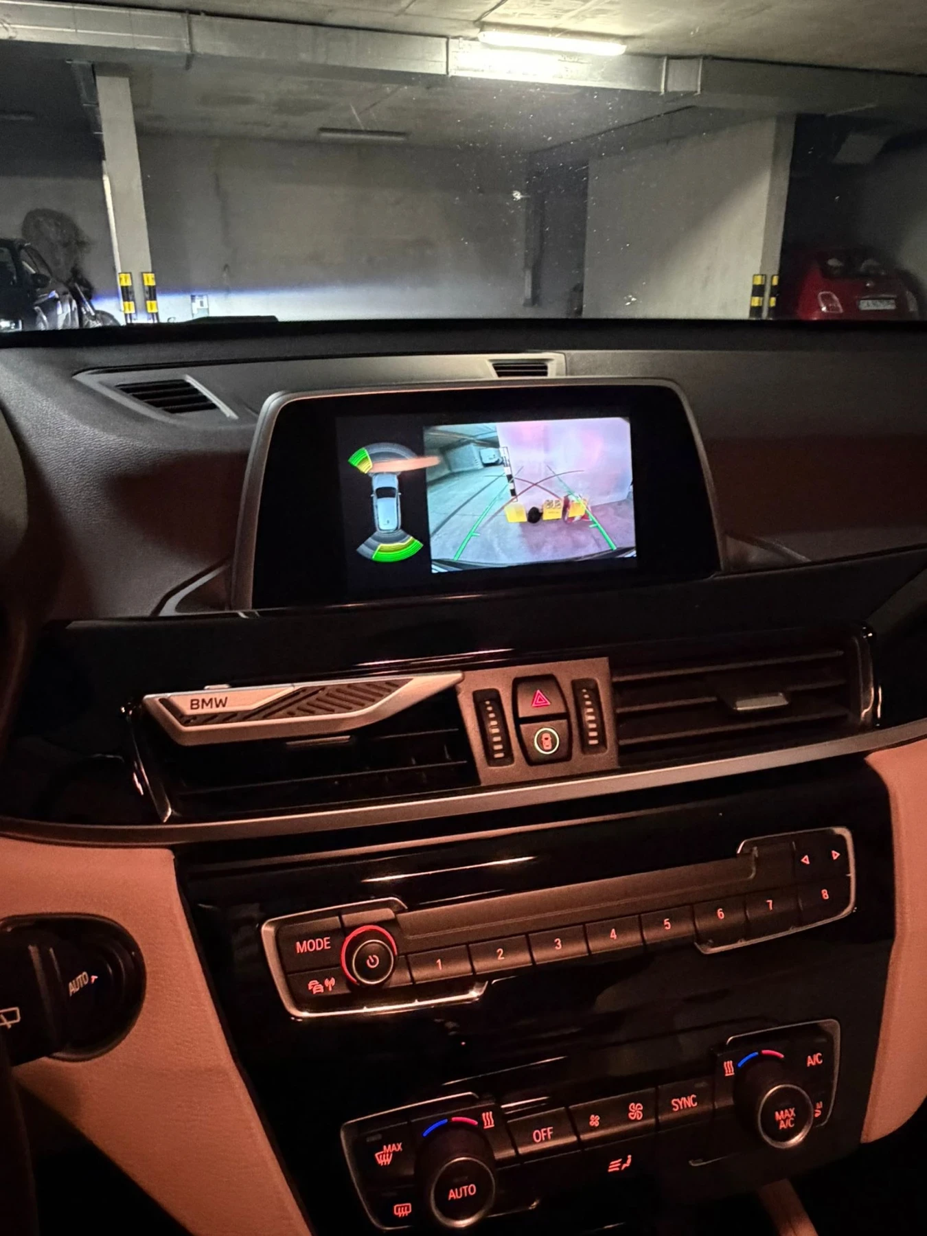 BMW X1 S drive 20i - изображение 9