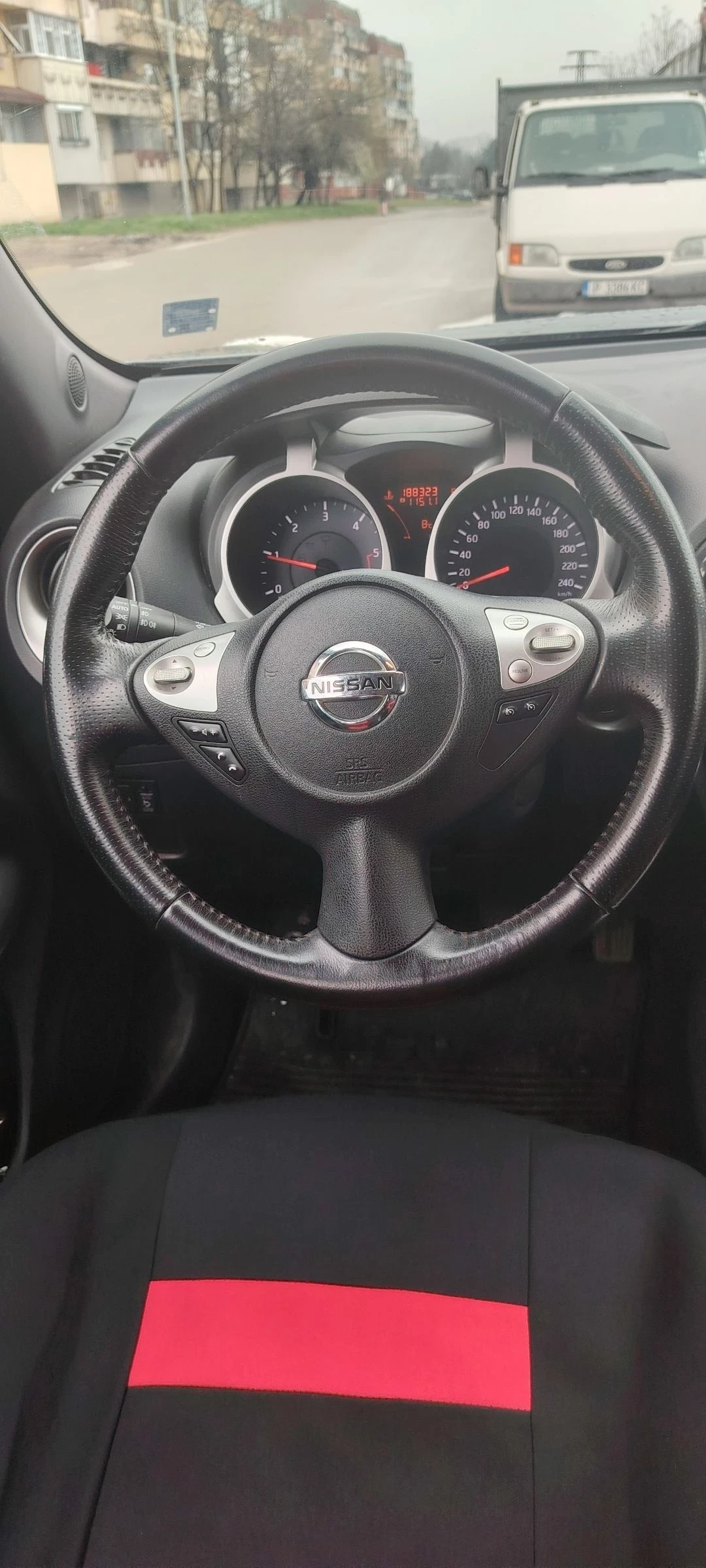 Nissan Juke, снимка 12 - Автомобили и джипове - 54219063