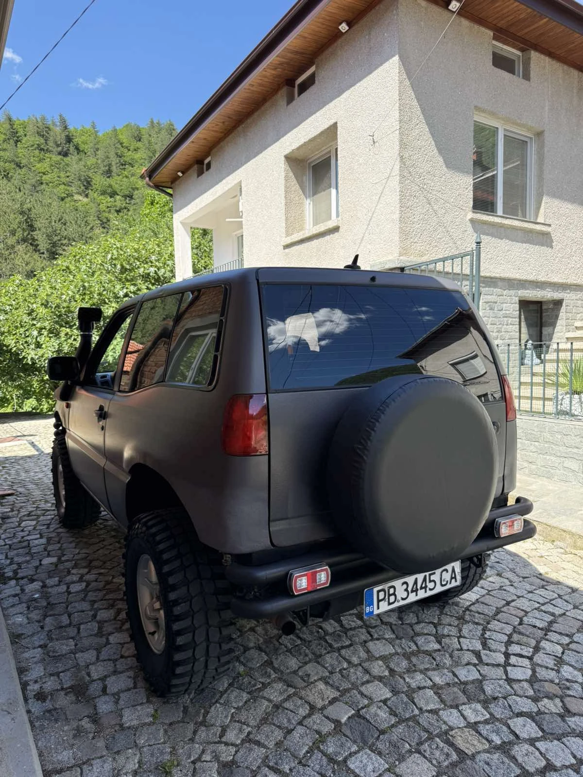 Nissan Terrano 2, снимка 4 - Автомобили и джипове - 55643152