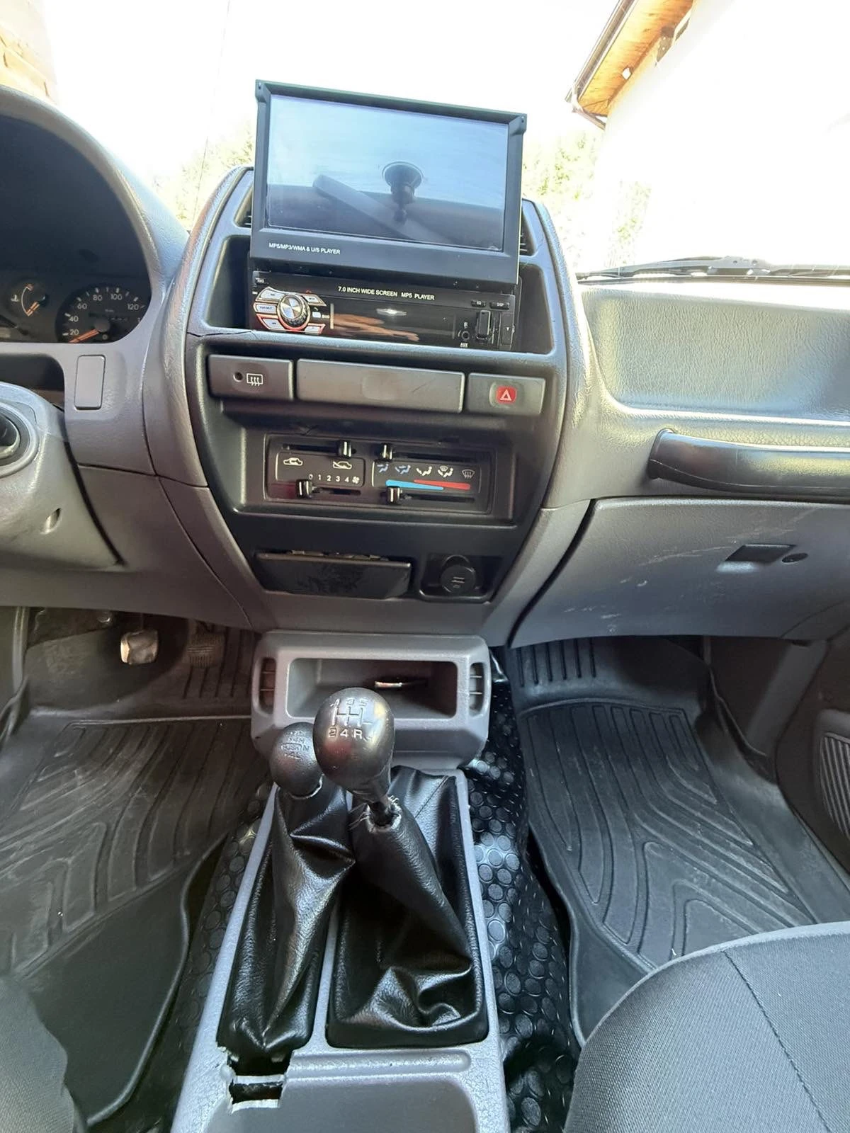 Nissan Terrano 2, снимка 6 - Автомобили и джипове - 55643152