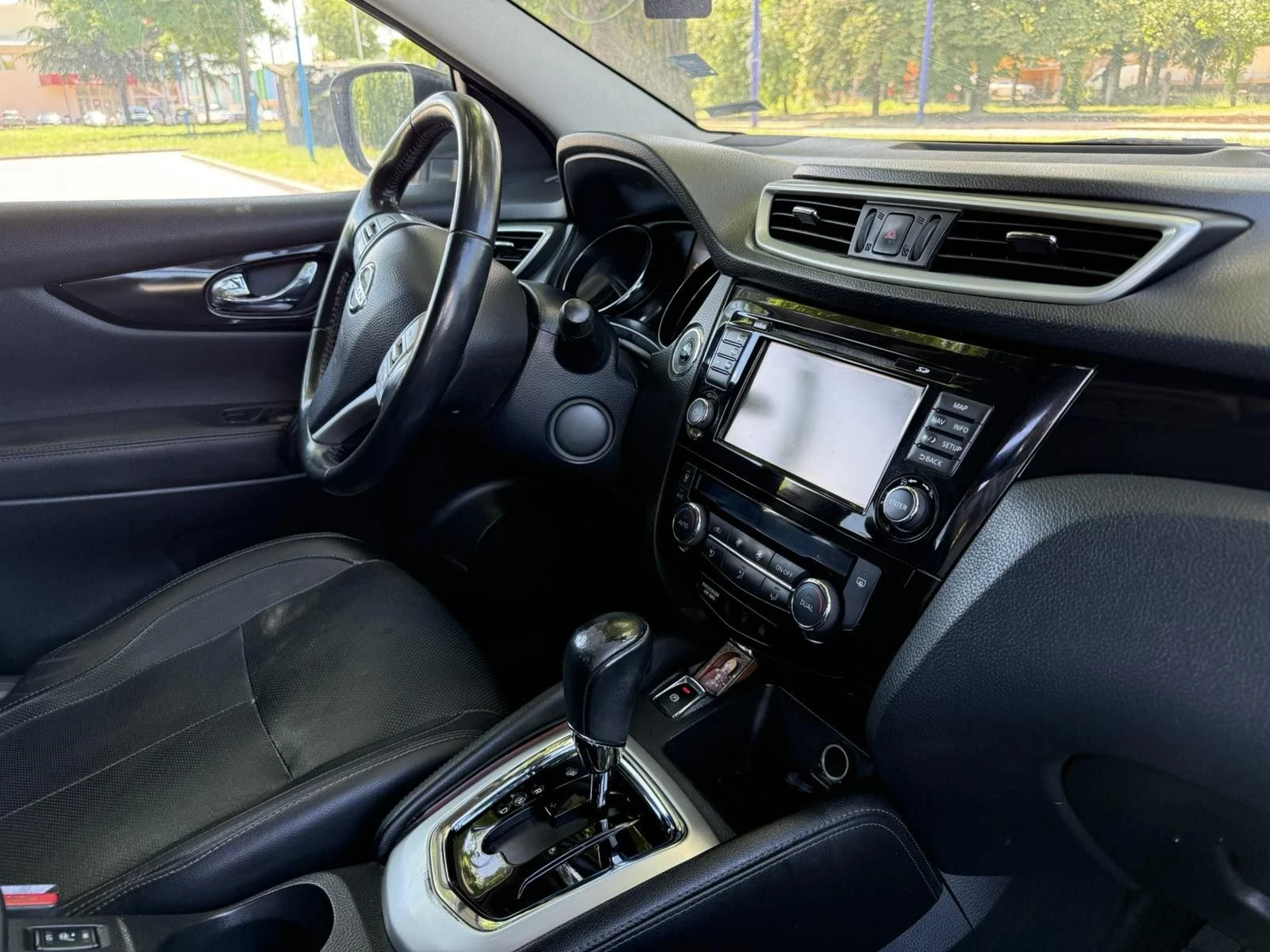 Nissan Qashqai, снимка 4 - Автомобили и джипове - 56364659