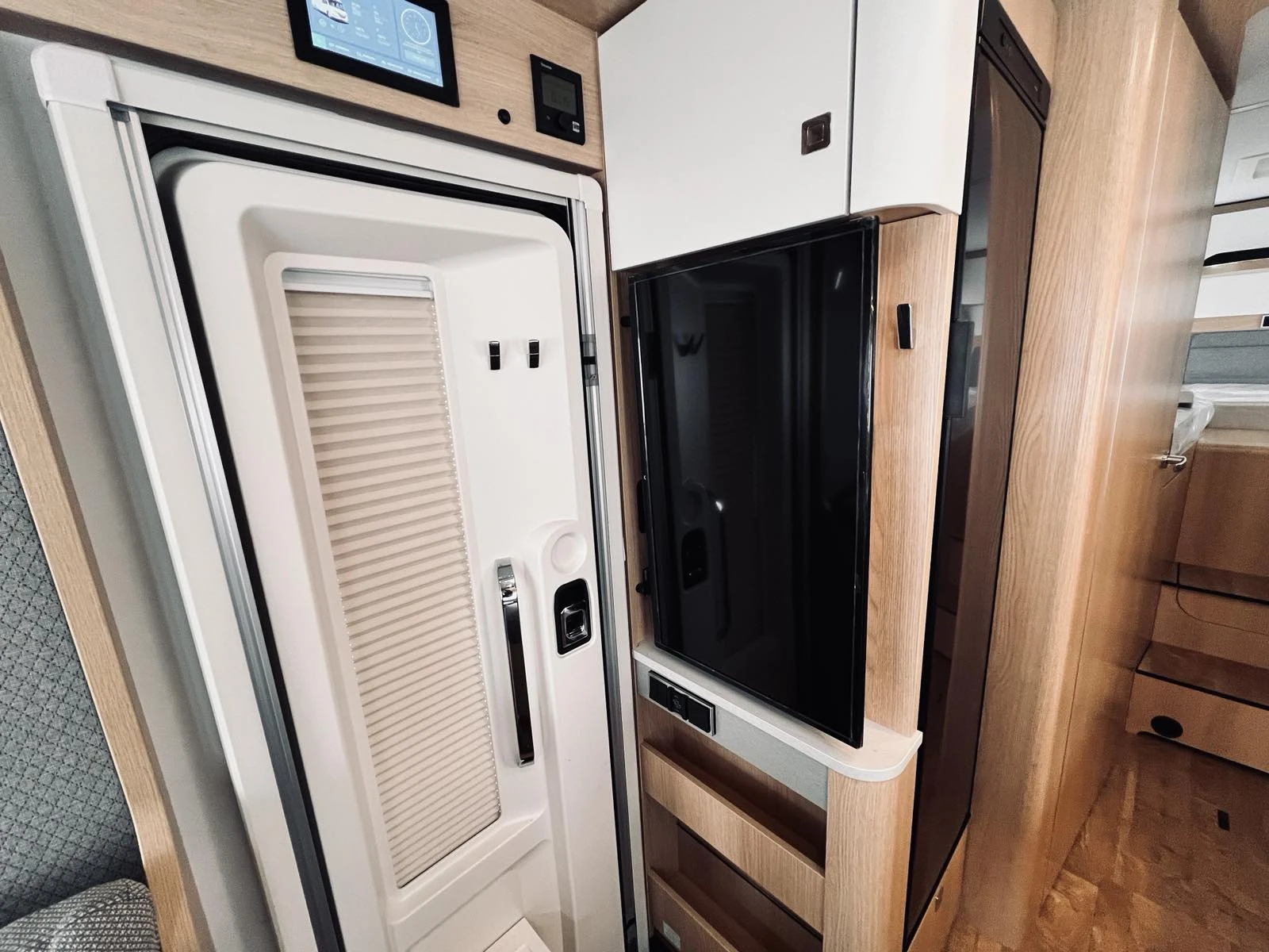 Кемпер Mercedes-Benz HYMER BMC I  680,  5 МЕСТЕН 3500 kg. - изображение 9