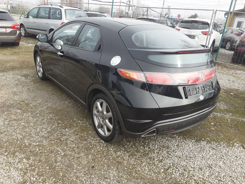 Honda Civic 1.8 КАТО НОВА , снимка 7 - Автомобили и джипове - 49149359