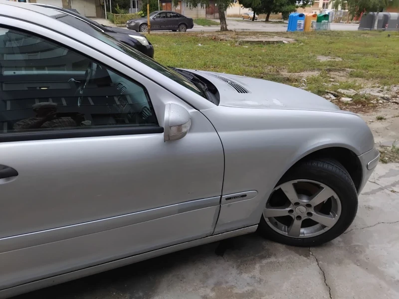 Mercedes-Benz C 200 Климатик-2 комплекта гуми+ джанти-всичко платено, снимка 3 - Автомобили и джипове - 51750205