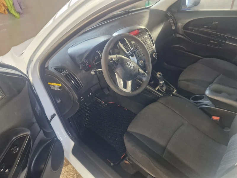 Kia Ceed 1, 6d, снимка 10 - Автомобили и джипове - 53170593
