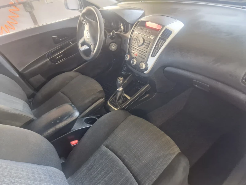 Kia Ceed 1, 6d, снимка 9 - Автомобили и джипове - 53170593