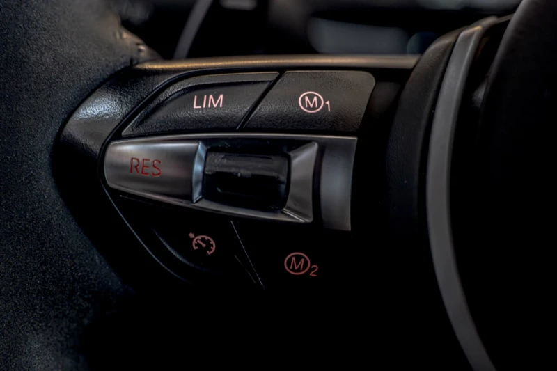 BMW M5 4.4 V8/Камера/Harman Kardon/Обдухване/Карбон/Soft , снимка 16 - Автомобили и джипове - 53580598