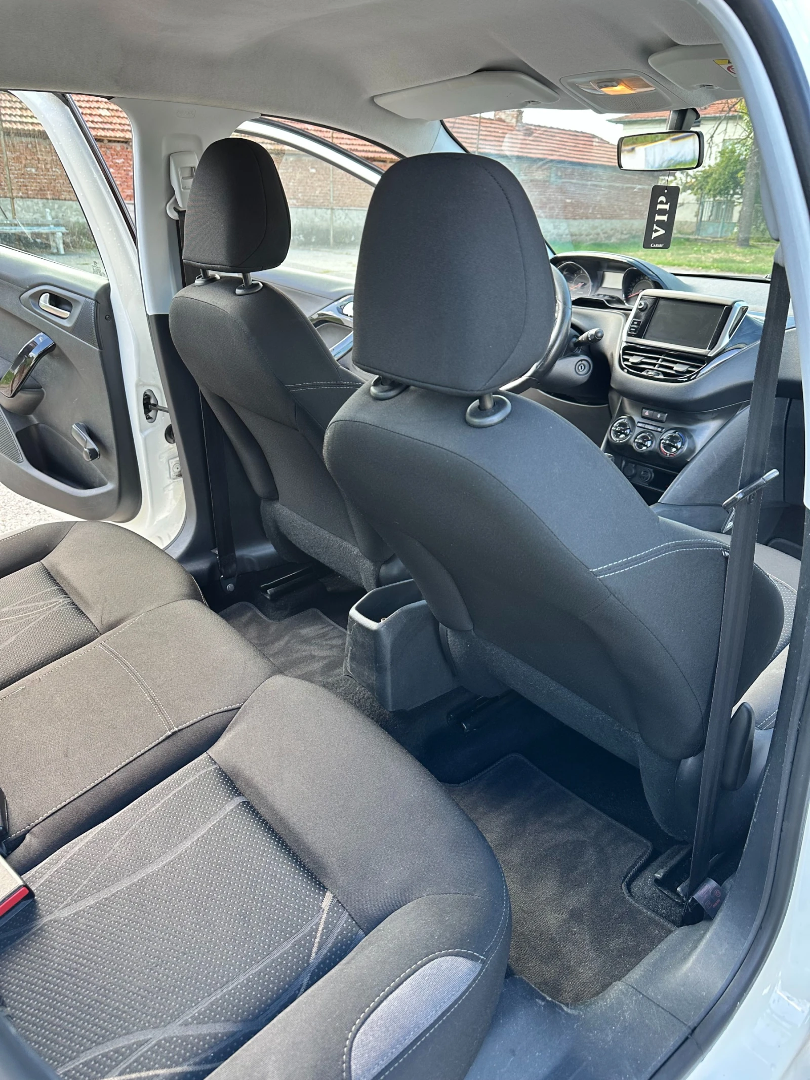 Peugeot 208  | Mobile.bg   11