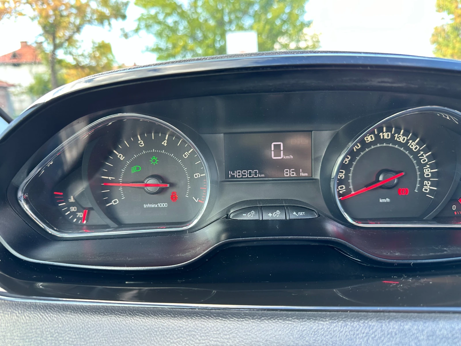 Peugeot 208  | Mobile.bg   12