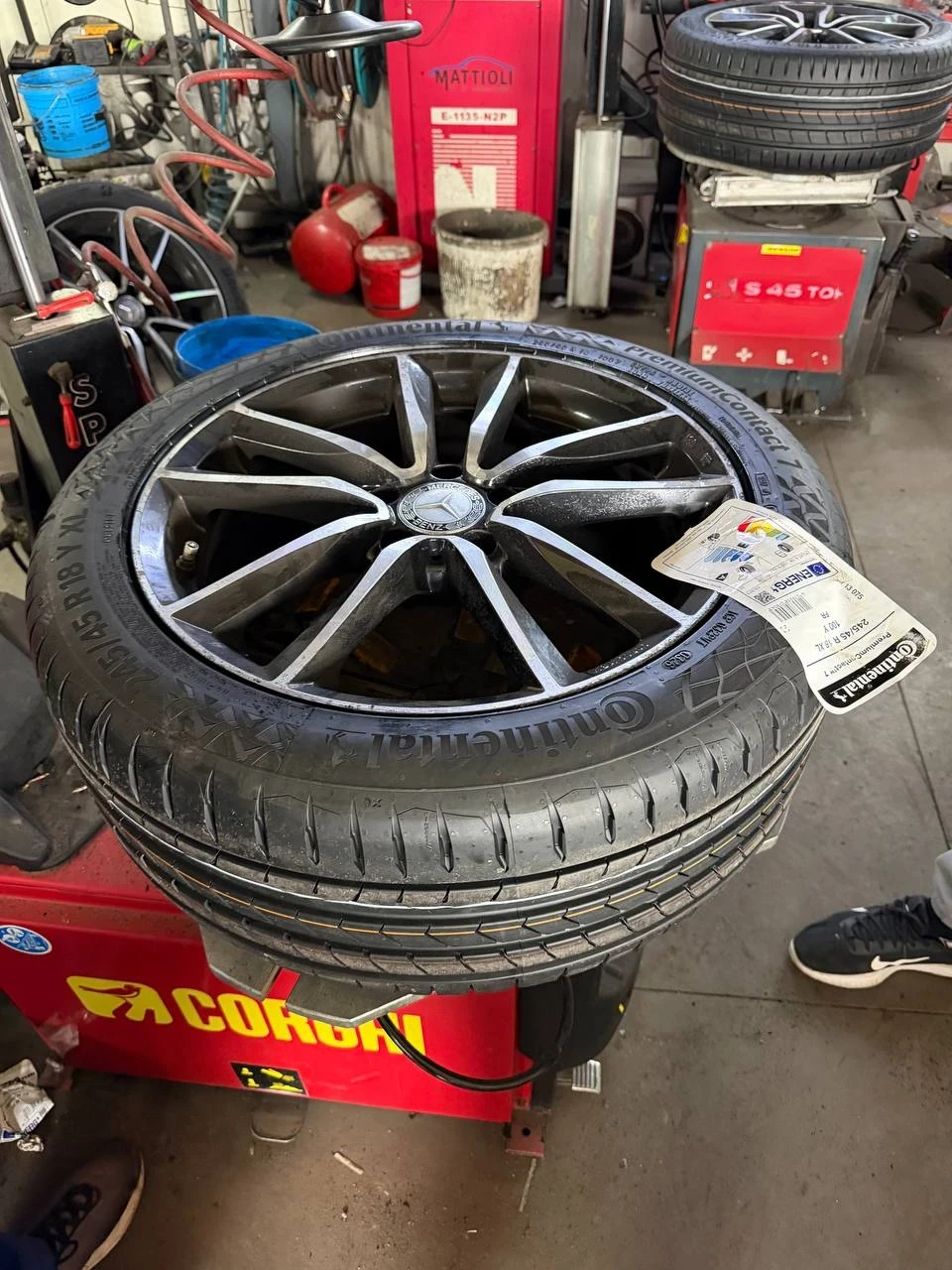 Mercedes-Benz E 220 AMG LINE!9G-TRONIC!HEAD-UP!WIDESCREEN!TOP!, снимка 17 - Автомобили и джипове - 53824368