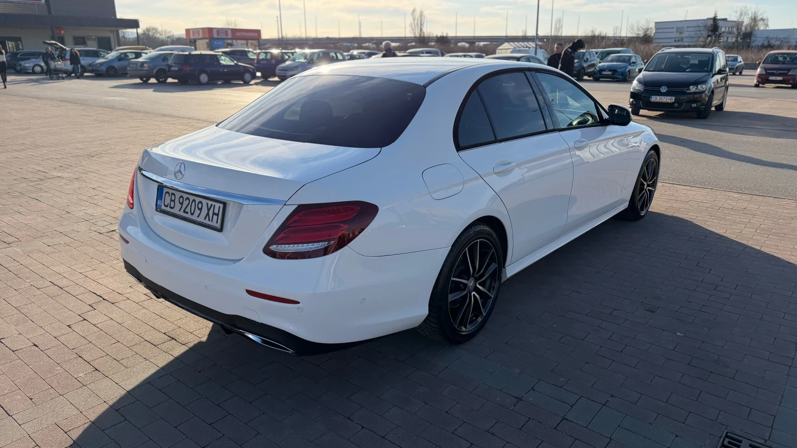 Mercedes-Benz E 220 AMG LINE!9G-TRONIC!HEAD-UP!WIDESCREEN!TOP!, снимка 5 - Автомобили и джипове - 53824368