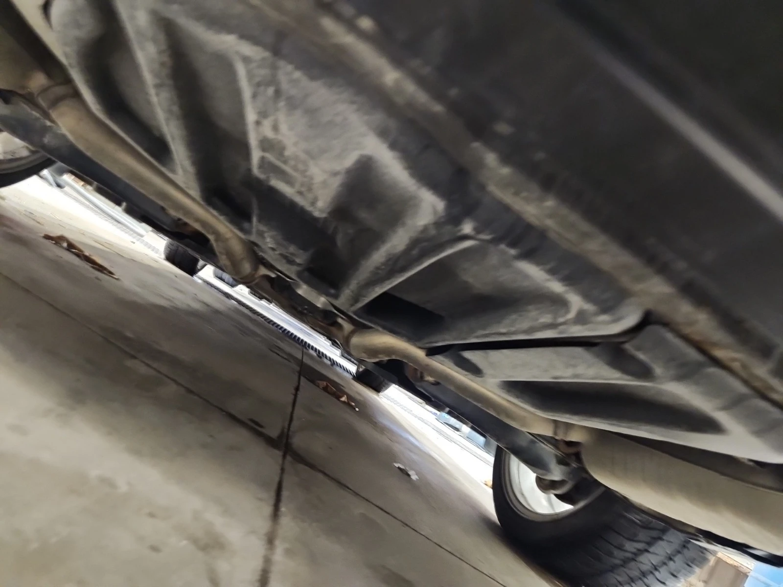 Mercedes-Benz E 500 ОБДУХВАНЕ * ПАНОРАМА * СЕРВИЗНА ИСТОРИЯ * , снимка 15 - Автомобили и джипове - 54140753