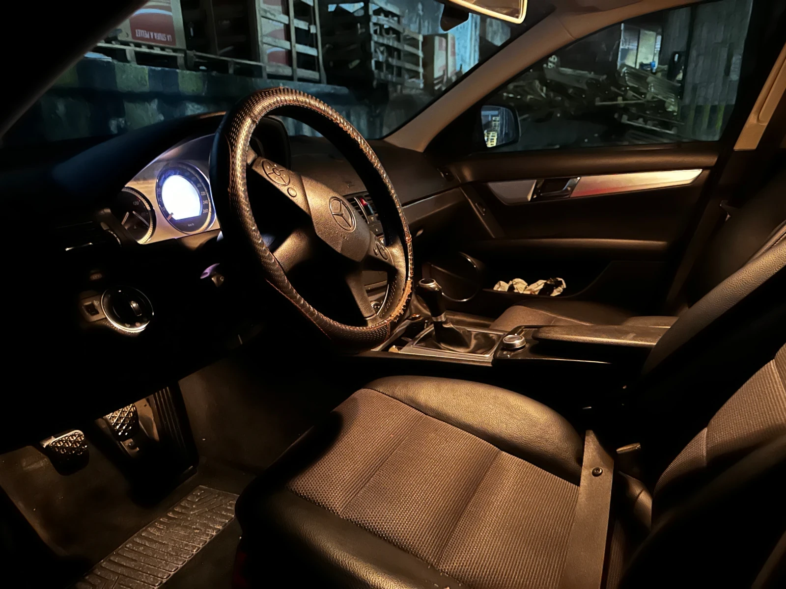 Mercedes-Benz C 200, снимка 9 - Автомобили и джипове - 54399650