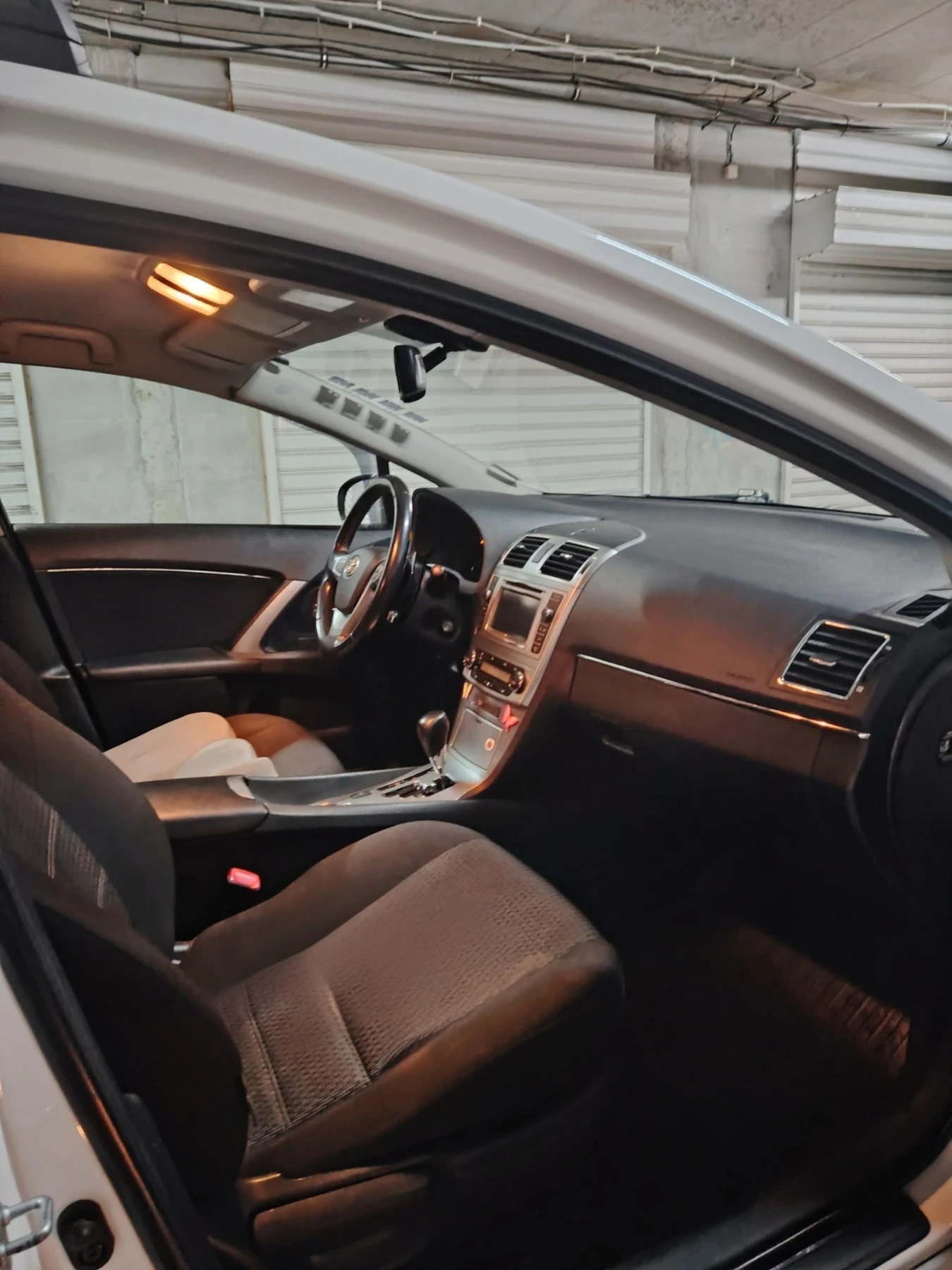 Toyota Avensis, снимка 6 - Автомобили и джипове - 54590392