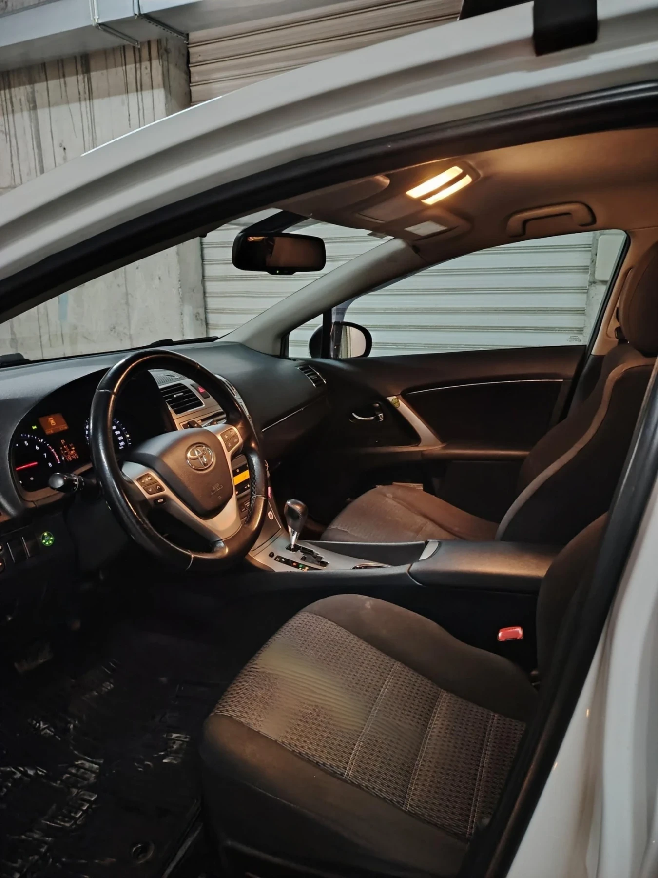 Toyota Avensis, снимка 4 - Автомобили и джипове - 54590392
