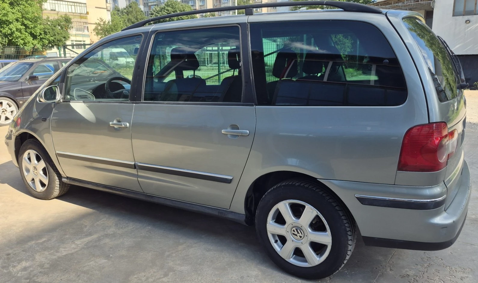 VW Sharan 4х4 - 7 места, снимка 2 - Автомобили и джипове - 54839008