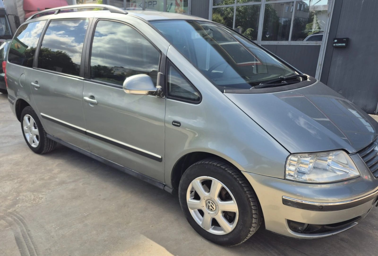 VW Sharan 4х4 - 7 места, снимка 3 - Автомобили и джипове - 54839008