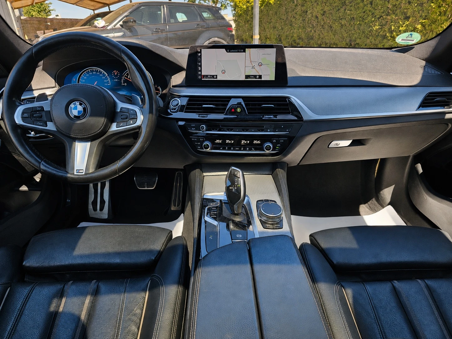 BMW 530 xDrive M Sport, снимка 10 - Автомобили и джипове - 56736127