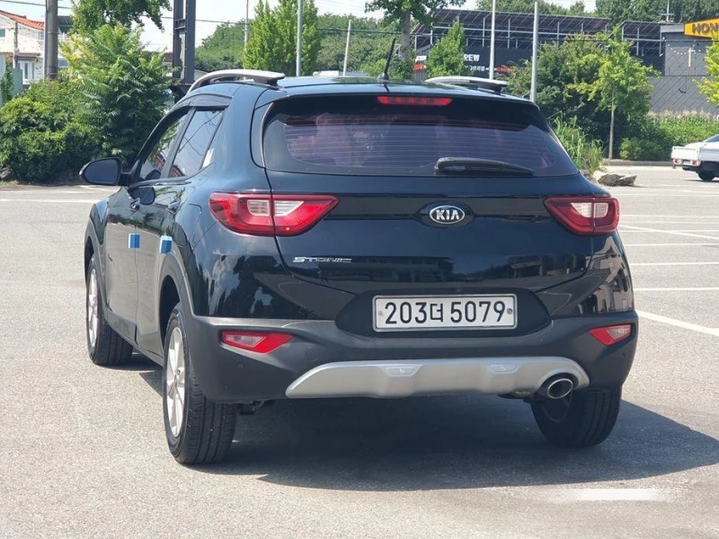 Kia Stonic Diesel 1.6 Deluxe * НАЙ-ДОБРА ЦЕНА В БЪЛГАРИЯ* , снимка 3 - Автомобили и джипове - 52111984