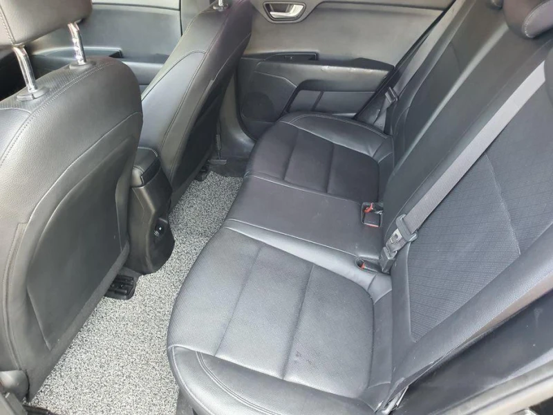 Kia Stonic Diesel 1.6 Deluxe * НАЙ-ДОБРА ЦЕНА В БЪЛГАРИЯ* , снимка 9 - Автомобили и джипове - 52111984