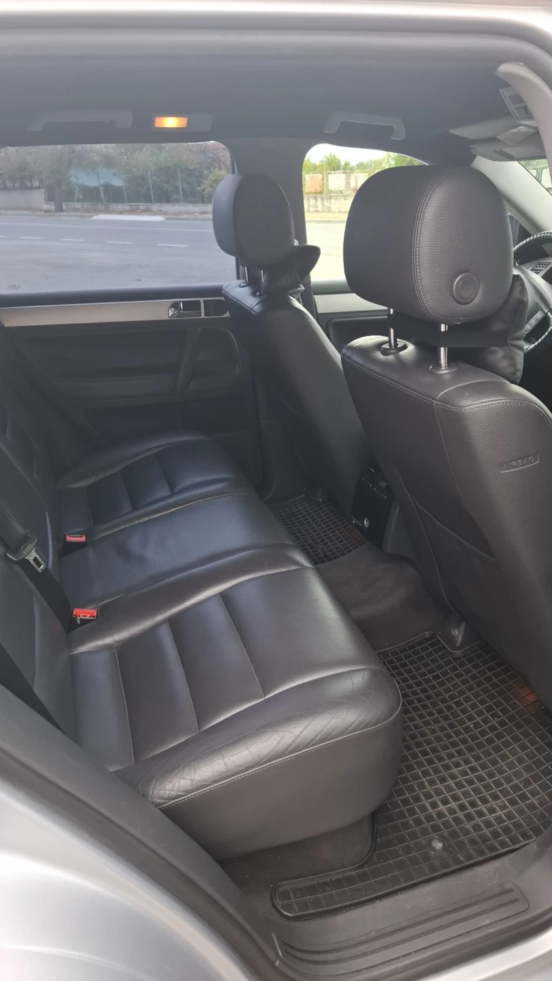 VW Touareg, снимка 12 - Автомобили и джипове - 52280211