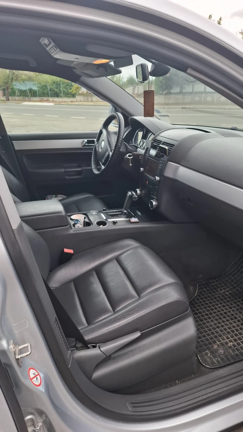 VW Touareg, снимка 13 - Автомобили и джипове - 52280211