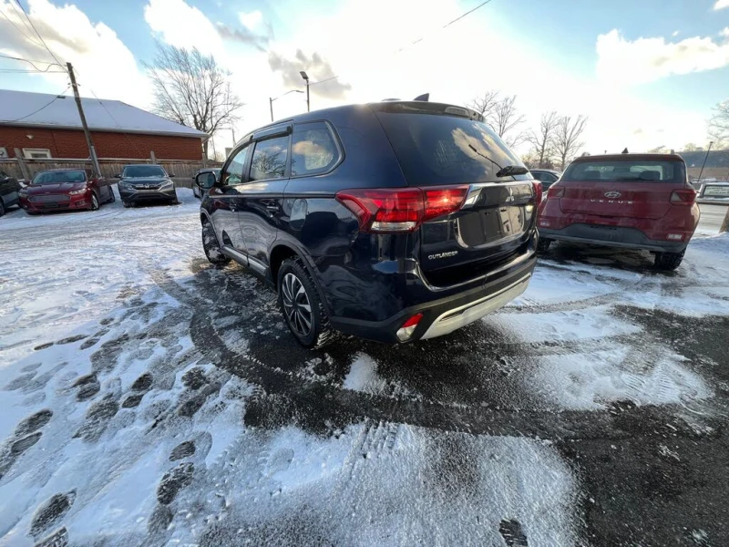 Mitsubishi Outlander SE AWC* ПОДГРЕВ* КАМЕРА* МЪРТВА ТОЧКА* 6+ 1, снимка 4 - Автомобили и джипове - 53354025