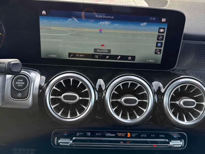 Mercedes-Benz GLB 250/CARFAX/ДИСТРОНИК/360 КАМЕРИ , снимка 14 - Автомобили и джипове - 53599567