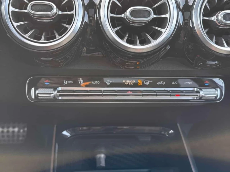 Mercedes-Benz GLB 250/CARFAX/ДИСТРОНИК/360 КАМЕРИ , снимка 13 - Автомобили и джипове - 53599567