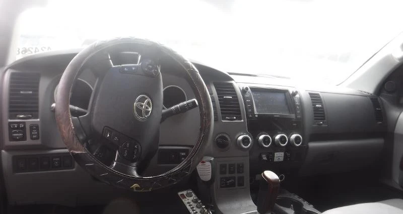 Toyota Sequoia PLATINUM / 5.7 / ТОПЪЛ ЩАТ / БЕЗ РЪЖДА - изображение 6
