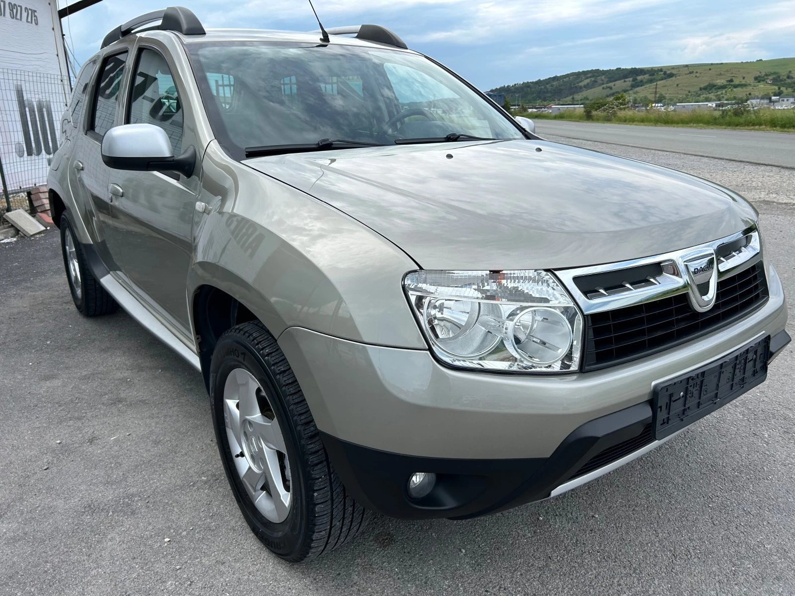 Dacia Duster 1.6i Laureate - изображение 3