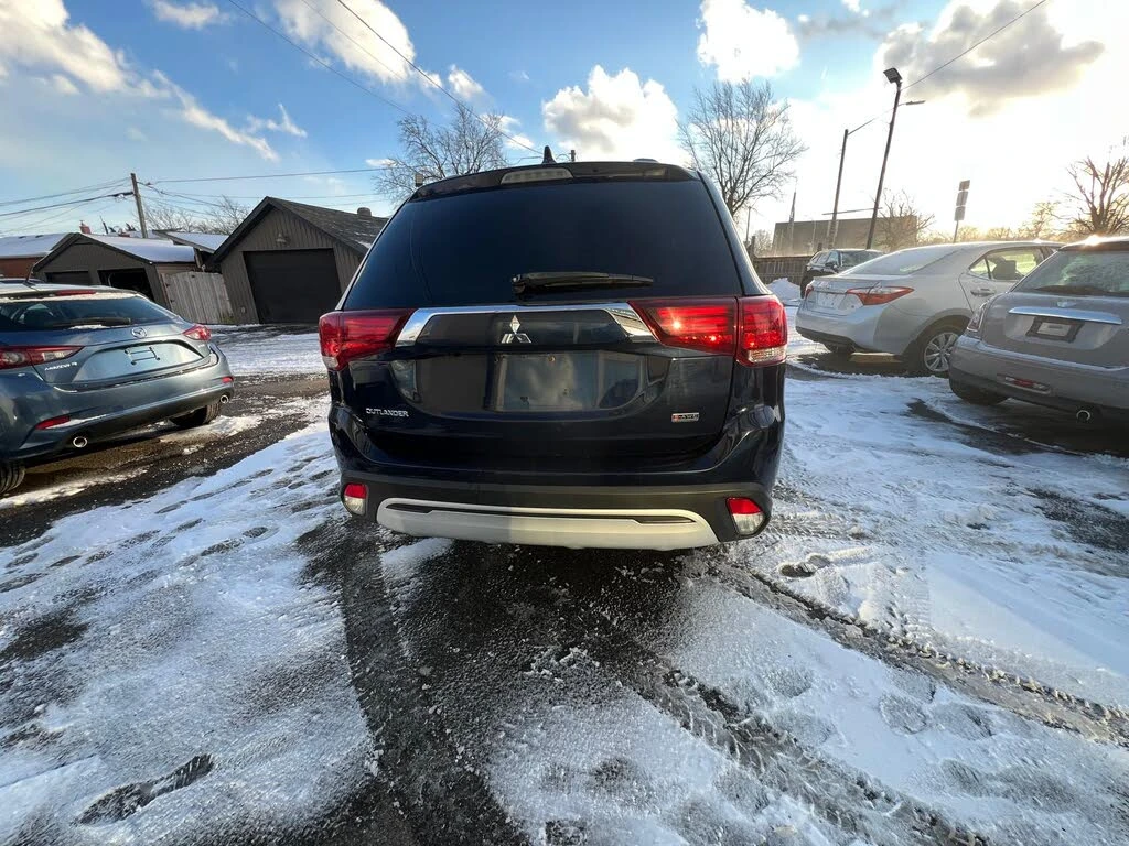 Mitsubishi Outlander SE AWC* ПОДГРЕВ* КАМЕРА* МЪРТВА ТОЧКА* 6+ 1 - изображение 5