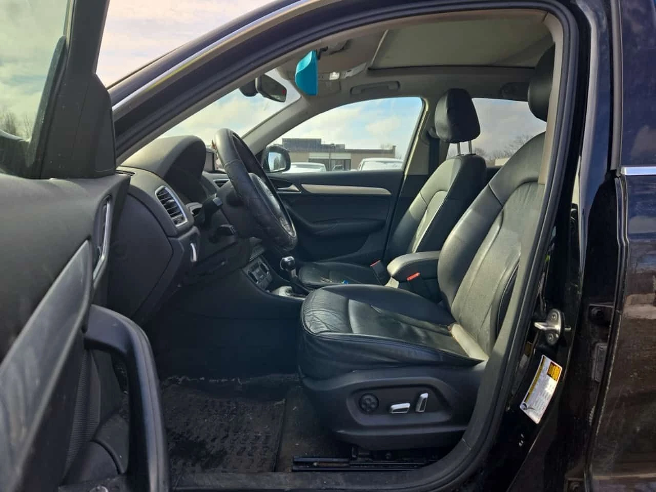 Audi Q3 * PROGRESSIV * CARFAX * БЕЗ ПЪРВОНАЧАЛНА ВНОСКА, снимка 5 - Автомобили и джипове - 54132954